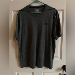 Men’s Under Armour-heatgear t-shirt-size large-black and grey
